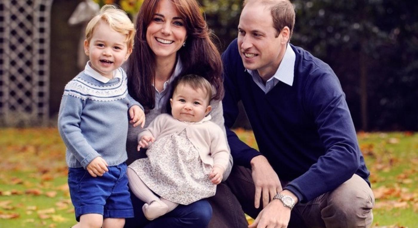 Foto de Natal do príncipe William e Kate Middleton com os filhos, George, de dois anos, e Charlotte, de oito meses