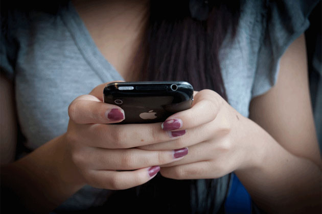 É perigoso dormir junto ao telemóvel