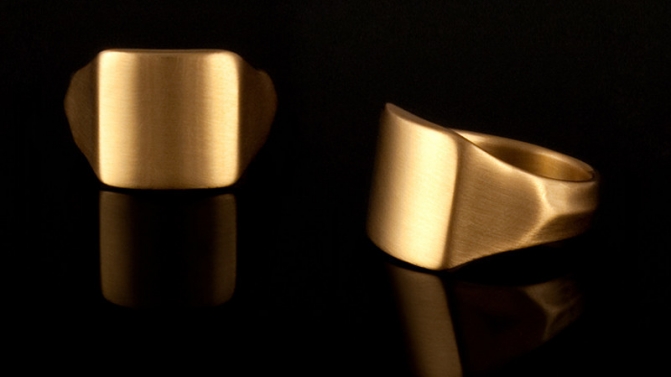 1. Editions de Re – The Dave Signet – 2400$