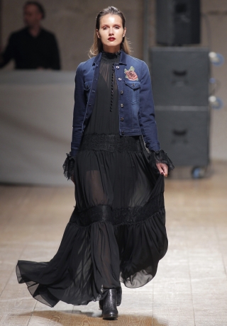 Foto Ugo Camerawww.viewfashionbook.com