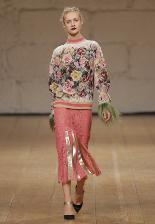 Foto Ugo Camerawww.viewfashionbook.com