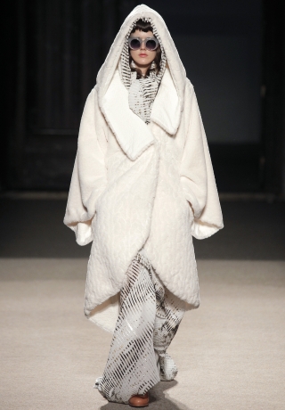 Foto Ugo Camerawww.viewfashionbook.com