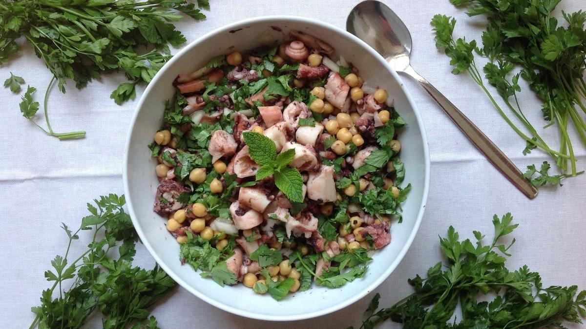 Salada de polvo com grão