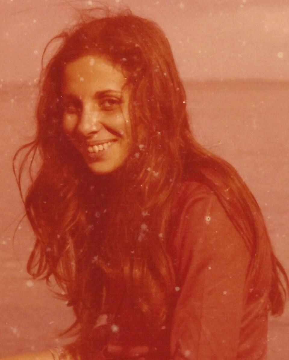 Maria Manuela Amoedo aos 14 anos, em 1974. O 25 de abril de 1974 visto por uma adolescente de Lobito