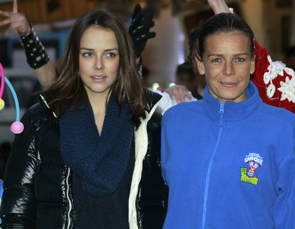 Pauline com a mãe, a princesa Stéphanie do Mónaco
