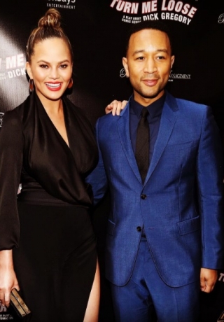 Chrissy Teigen com o marido, John Legend