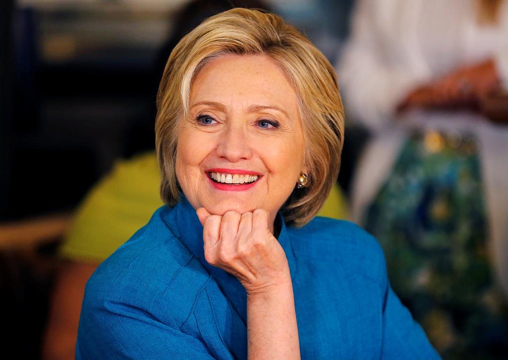 Hillary Clinton arrasada em novo livro