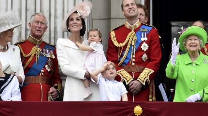 A família real britânica este sábado na varanda do Buckingham Palace
