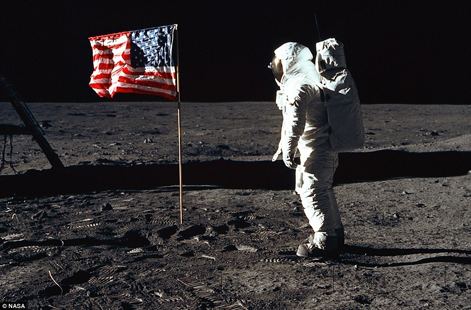 Bandeira portuguesa na Lua