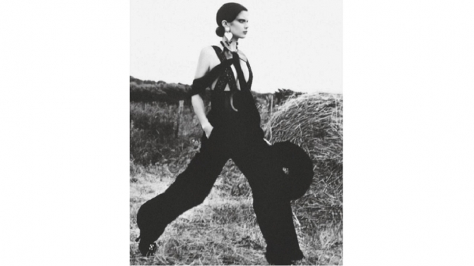 Sara Sampaio na 'Vogue' francesa