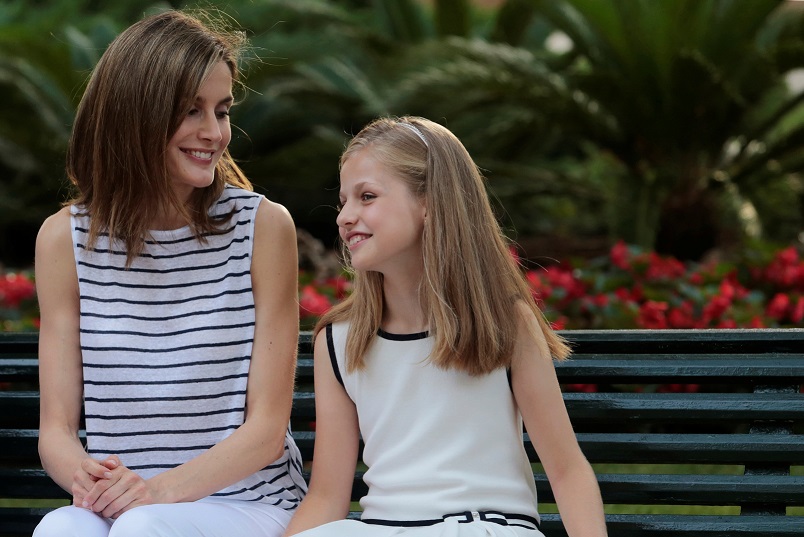 A princesa Leonor ao lado da mãe, a rainha Letizia