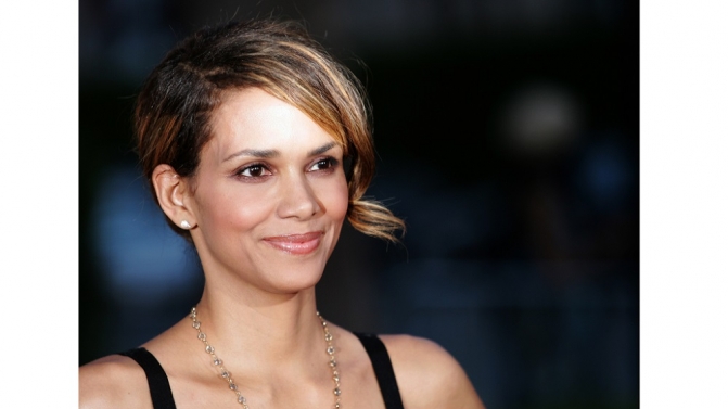 Actress Halle Berry arrives for the premiere of the film “The Soloist” in Los Angeles, California