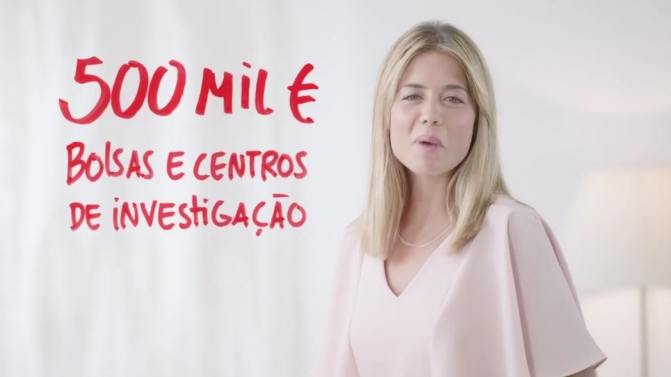 Cameron Dallas poses backstage with his award for Choice Web Star: Male at the 2015 Teen Choice Awards in Los Angeles