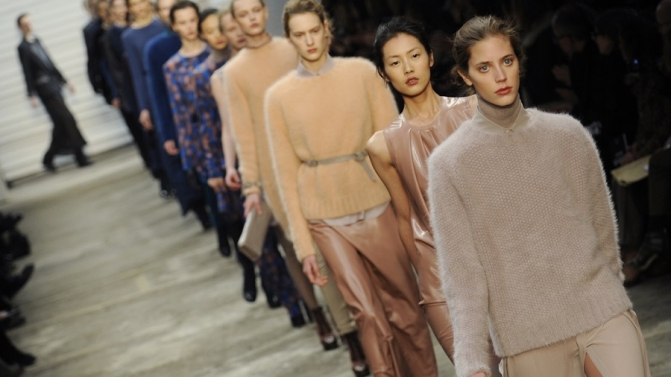 Coleção outono-inverno 2010/2011 de Richard Nicoll para Cerruti. Desfile na Semana da Moda Paris de Março de 2010