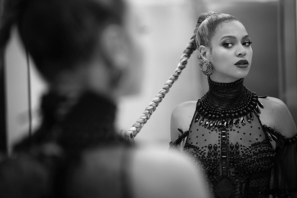 Beyoncé sofreu um acidente no concerto que deu este sábado à noite