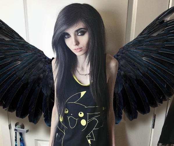 Eugenia Cooney pesa pouco mais de 27 quilos