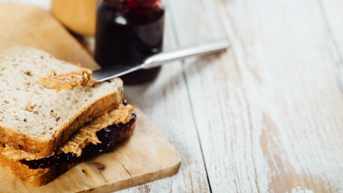 1-geleia-e-manteiga-de-amendoim