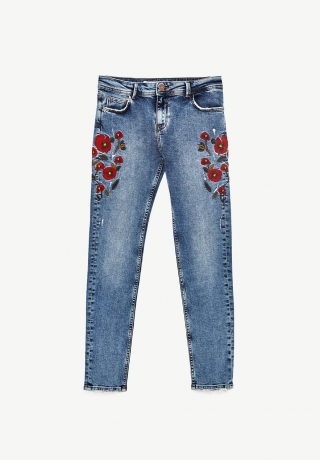 CALÇAS DE GANGA CINTURA MÉDIA BORDADO FLORES_zara_29,95