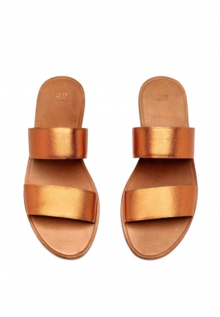 Sandálias em pele, H&M, €20,99 (antes €29,99)