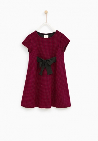 Vestido com laço, Zara, €17,95