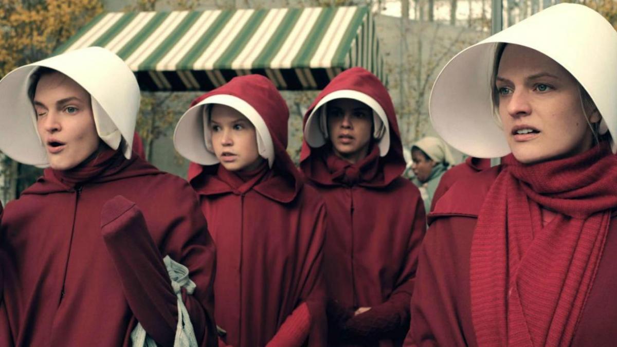 handmaids-tale-03-1495560452