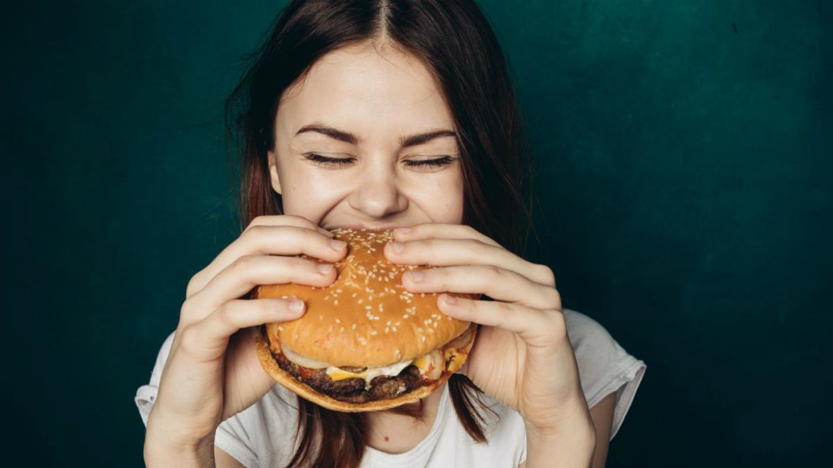 Mulher-fast-food_destaque