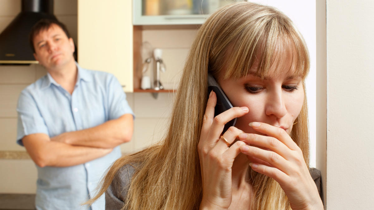 espiar telemovel Shutterstock