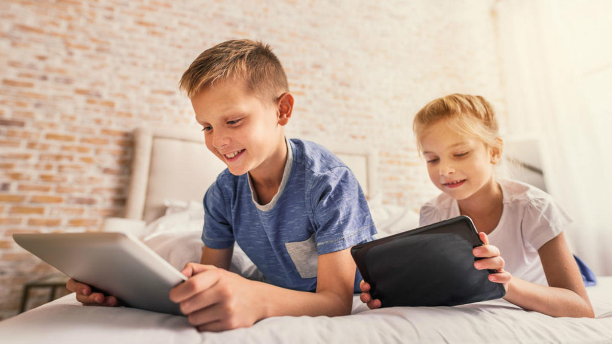 shutterstock_criançastecnologia