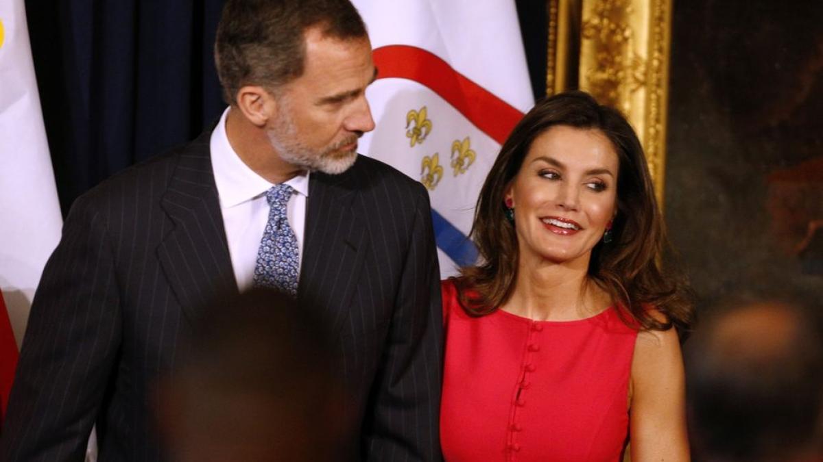 Spain’s King Felipe VI and Queen Letizia enter Gallier Hall before a welcoming ceremony in New Orleans