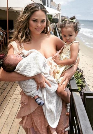 Chrissy_teigen_instagram5