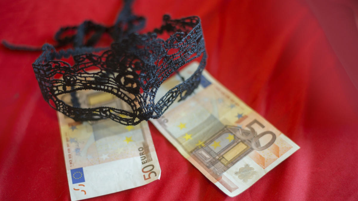 Findom _Shutterstcok