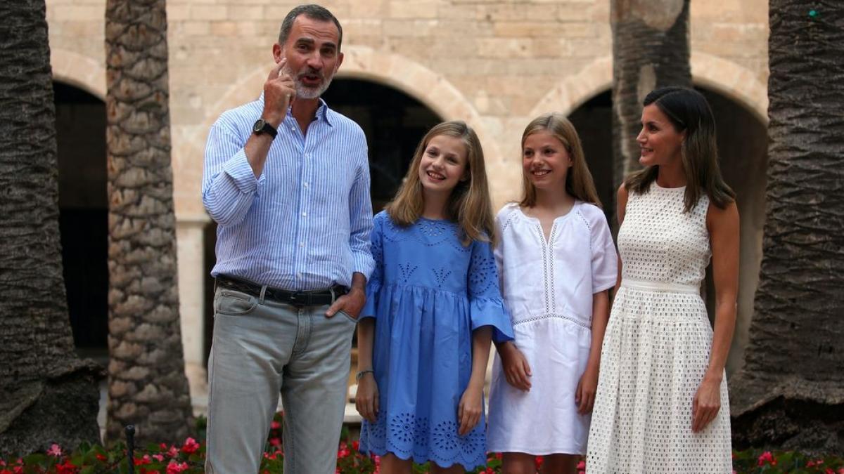 Spain’s King Felipe, Queen Letizia and daughters Leonor and Sofia pose in Almudaina Palace during their summer holidays in Palma de Mallorca