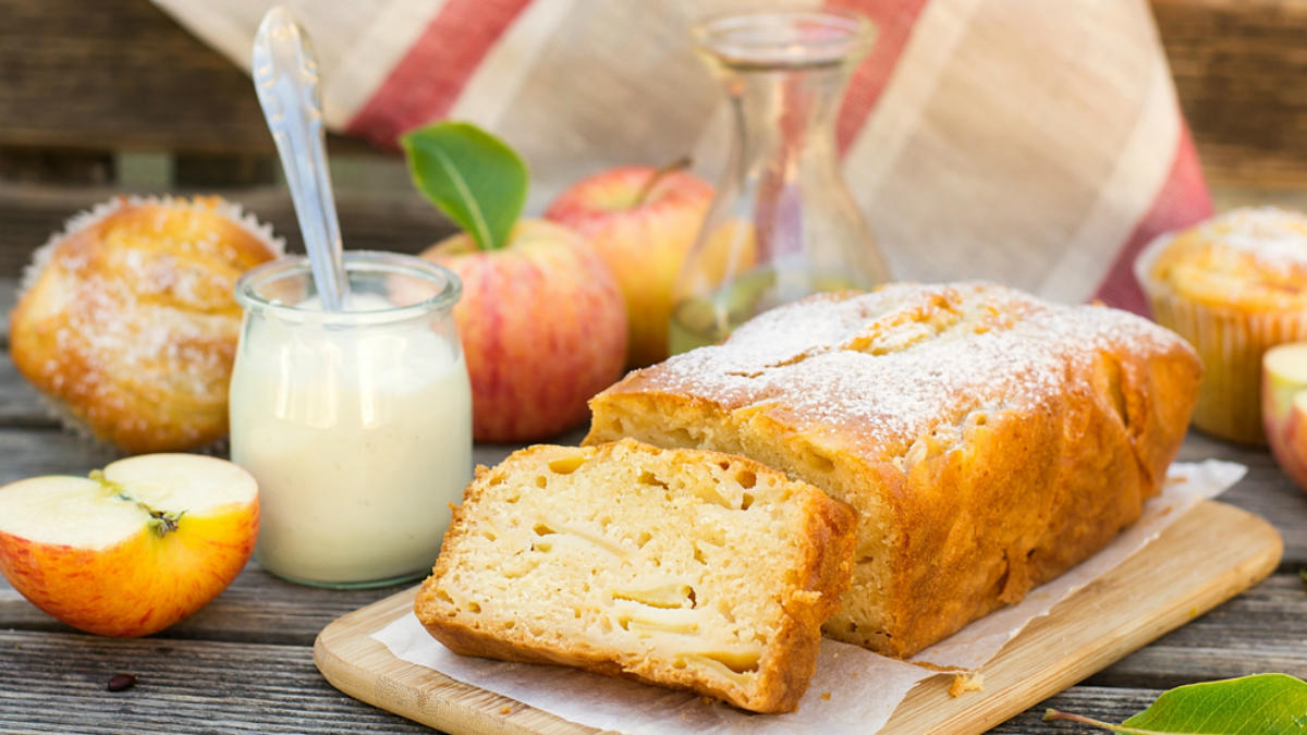 bolo iogurte maça shutterstock