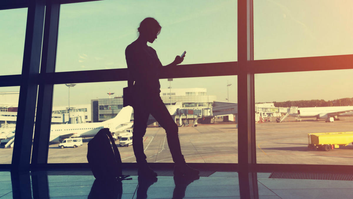 shutterstock_Mulher-aeroporto