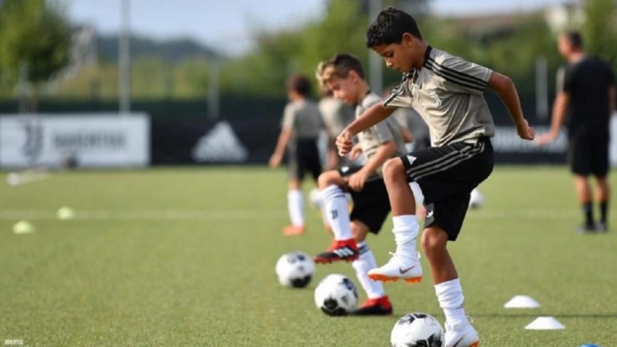 vip-pt-33932-noticia-quem-sai-aos-seus-nao-degenera-cristianinho-e-o-novo-craque-da-equipa-sub-9-da_0-741×486