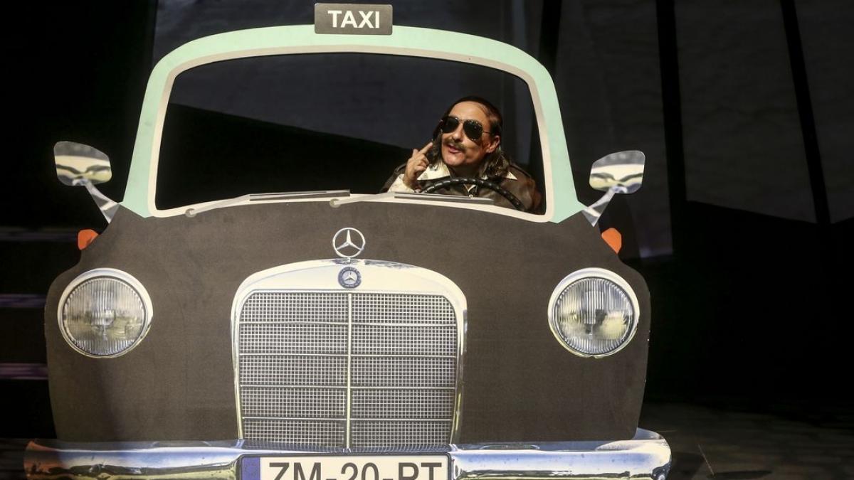 Zé Manel Taxista, Uma Comédia com Brilhantina