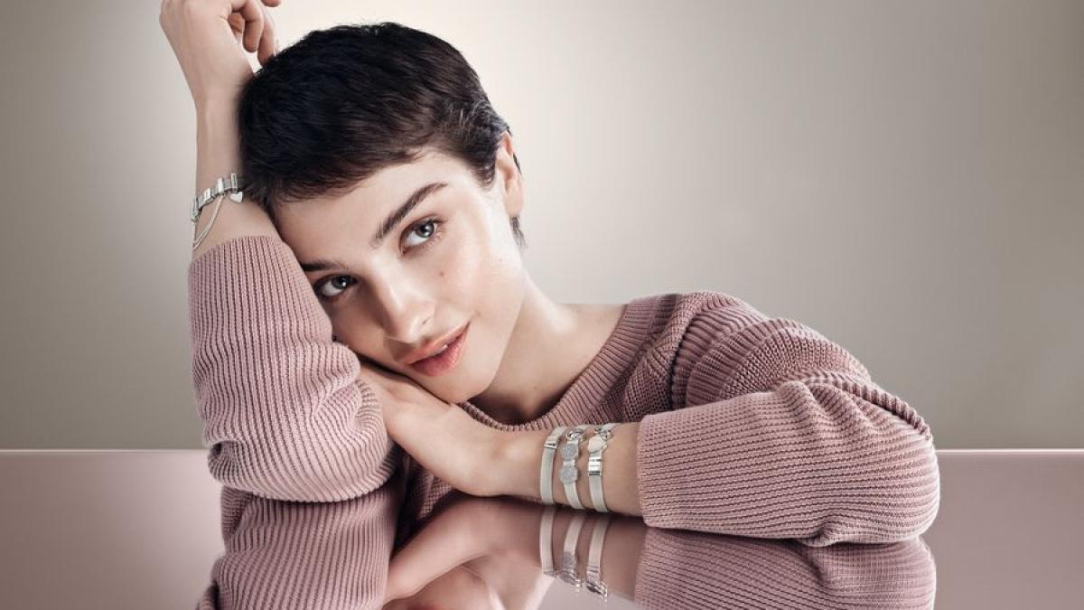 AU18_ATL_MODEL_REFLEXIONS_SILVER_01_cmyk_resultado