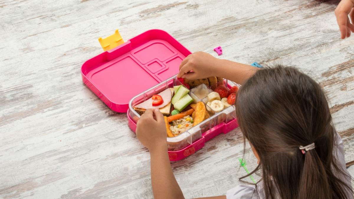 shutterstock_lanche_menina