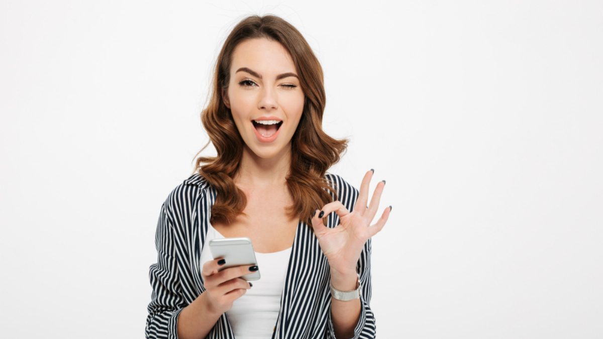 shutterstock_mulher_telemovel