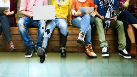 jovens escola estudo