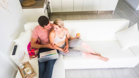 Dia da mulher tarefas domésticas presente flores