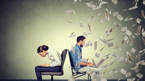 Igualdade salarial entre homens e mulheres entra hoje em vigor