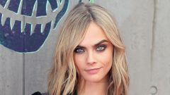 Modelo Cara Delevingne tem um sósia
