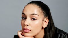 Cantora Jorja Smith é a nova cara de maquilhagem da Dior