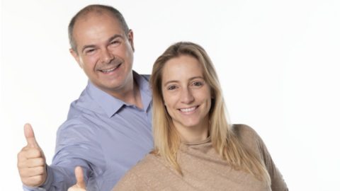 A piloto de aviação comercial Joana Guerreiro e o educador de infância José Bagulho protagonizam nova campanha da CITE para o Primeiro de Maio [Fotografia: Divulgação]