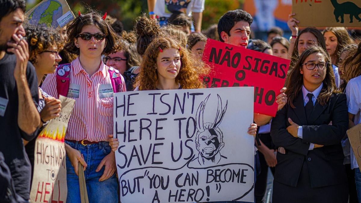 Centenas de estudantes protestam em Lisboa pelo clima