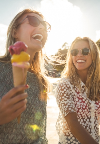 Mulher amigas gelados