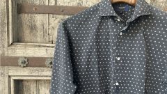 Esta marca portuguesa permite-lhe criar e personalizar camisas de homem online