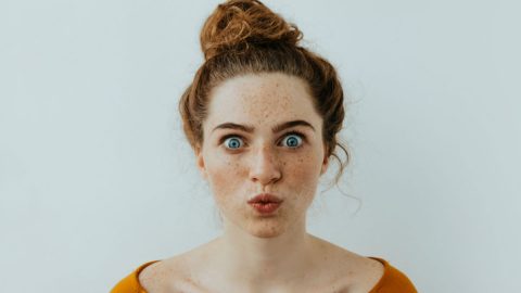 Este é o truque para acentuar (ou desenhar) as suas sardas