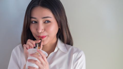 A cor de cabelo que está a fazer sucesso na Ásia é inspirada por uma bebida